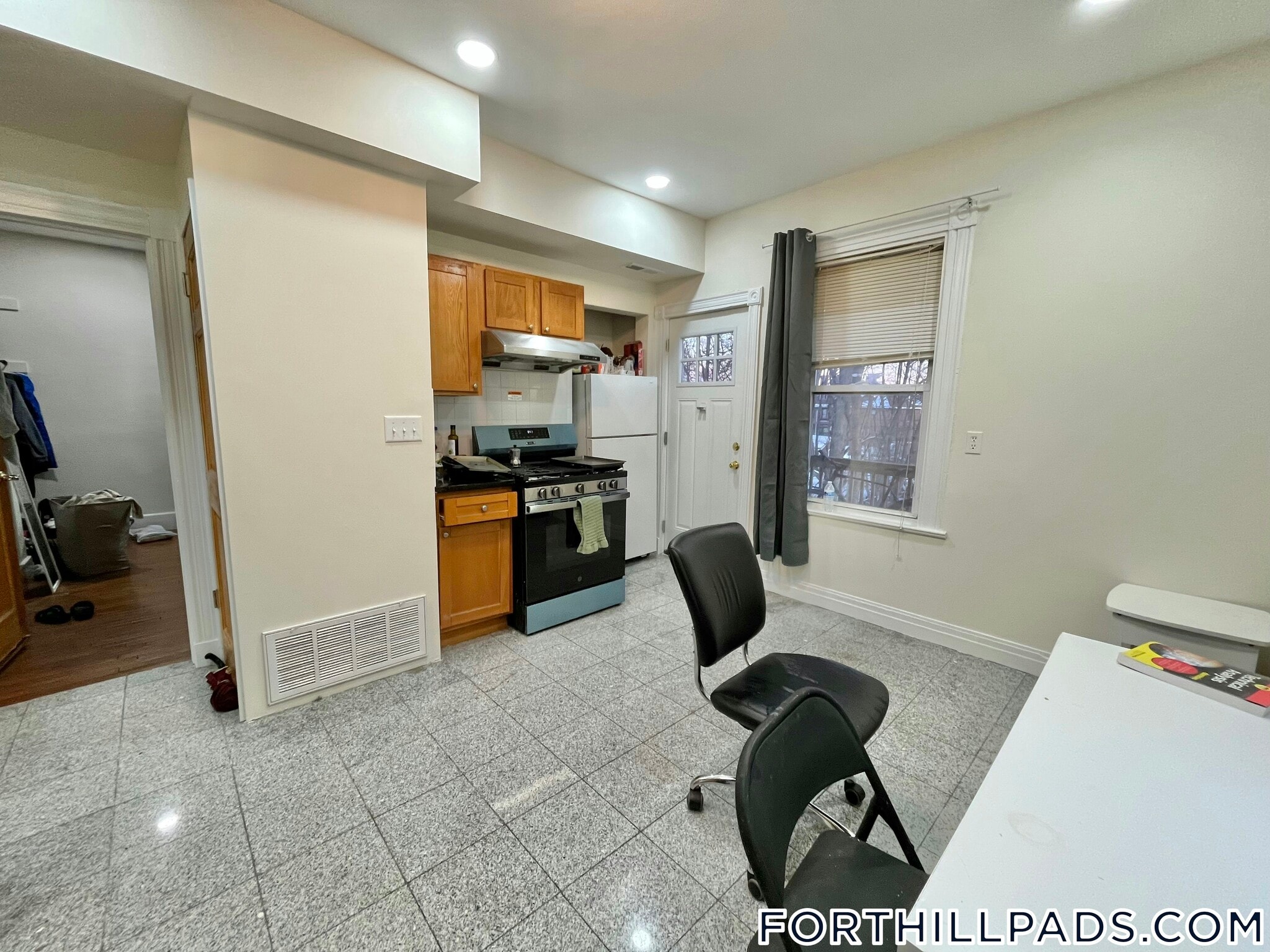 Building Photo - 190 Highland St