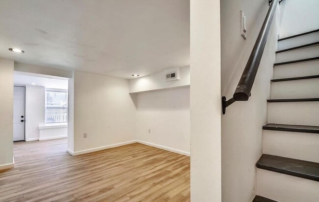 Building Photo - 3422 Roland Ave