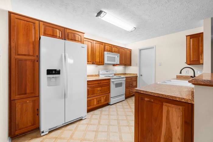 Building Photo - 8051 Bay Branch Dr