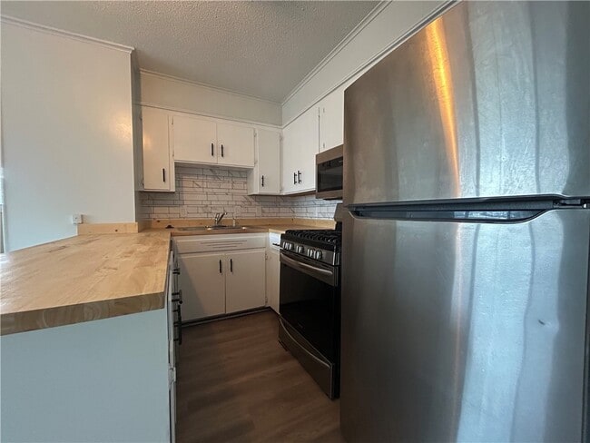 Building Photo - 969 W Holly St