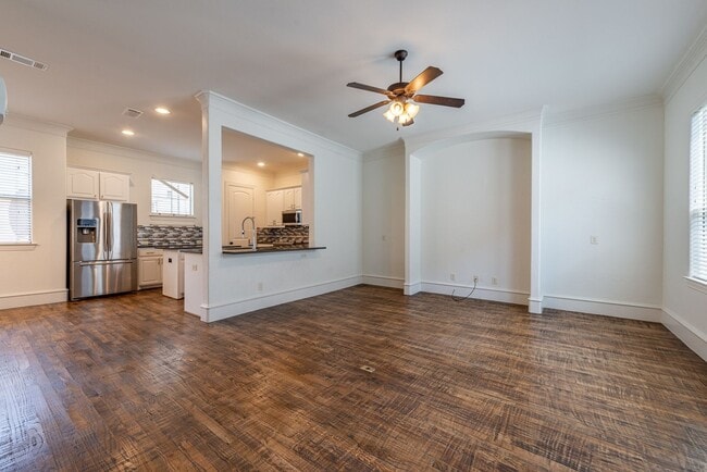 Building Photo - Beautiful Tuscan feel Condo Lower Greenville area