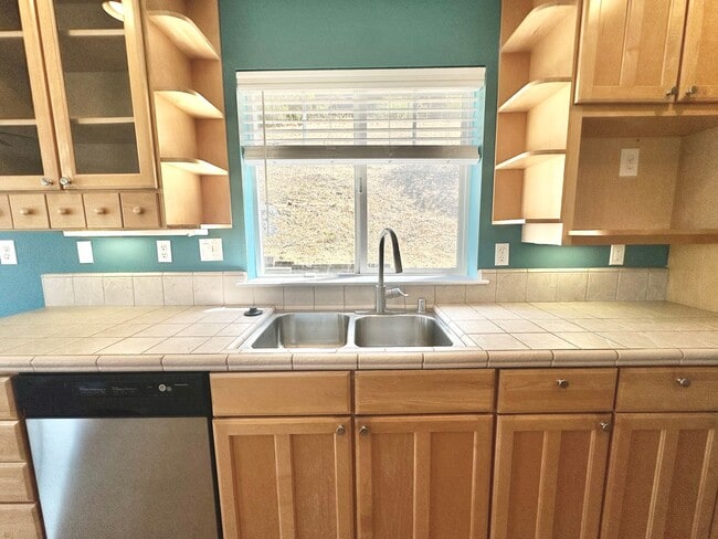 Building Photo - San Rafael Hillside Retreat