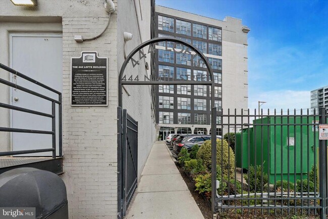 Building Photo - 444 N 4th St