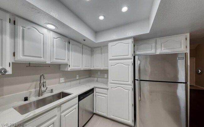 Building Photo - 2605 S Durango Dr