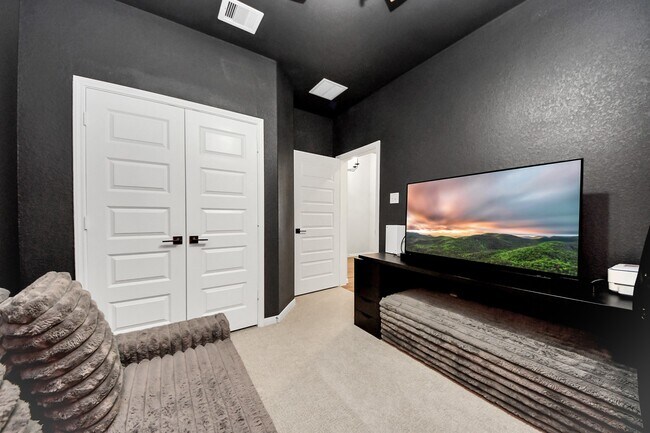 Building Photo - 6618 Beacon View Dr