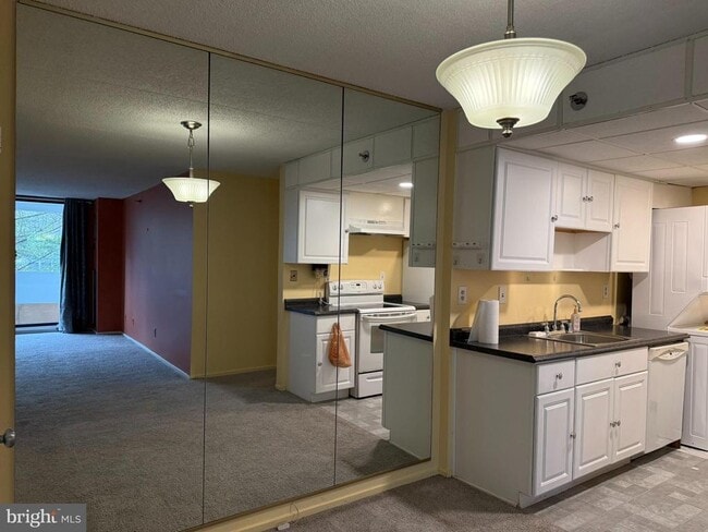 Building Photo - 5911 Edsall Rd