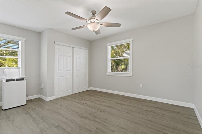 Building Photo - 8441 Bayshore Dr