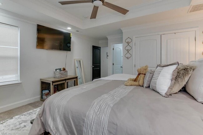 Building Photo - 377 Leeland Ave