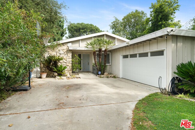 Building Photo - 12237 Hesby St