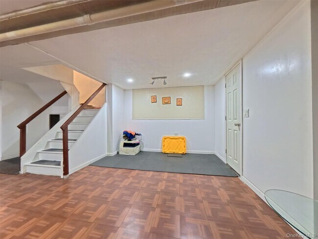 Building Photo - 398 Bauer Pl