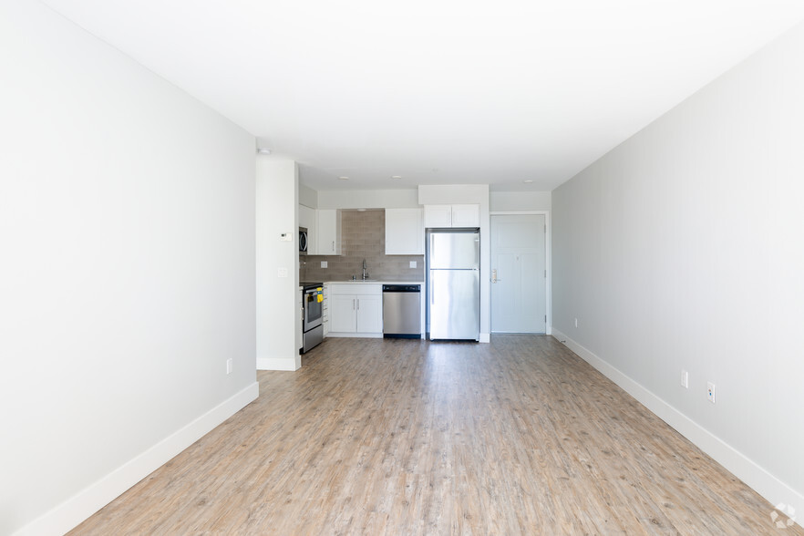 1BR, 1BA - 565 SF - Solana Mar Apartments