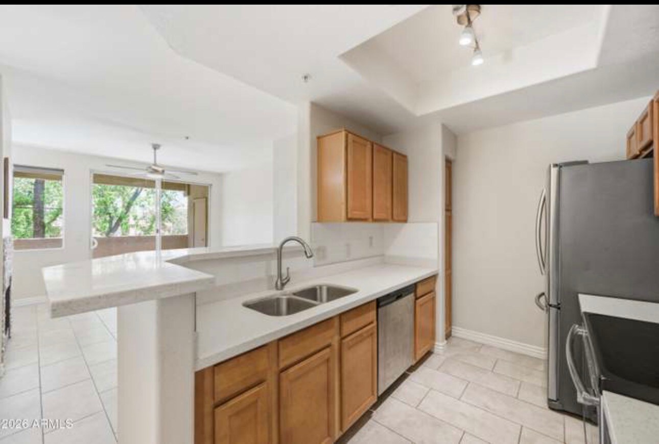 Building Photo - 3830 E Lakewood Pky E