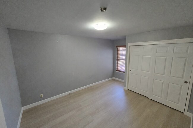 Building Photo - Sharp 4 Bedroom 2 Bath Great Neighborhood in Pleasanton