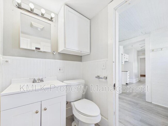 Building Photo - 701 Kling St