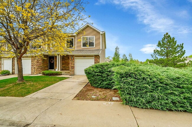 Building Photo - $ 2,295 - 3-Bed, 3-Bath Townhome with Mode...