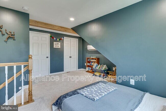 Building Photo - 912 Green St