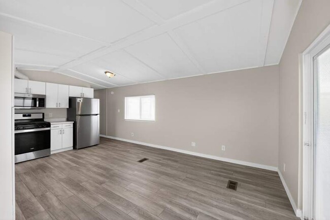 Building Photo - 436 4th Ave