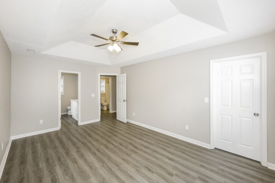 Building Photo - 1609 Blossom Dr