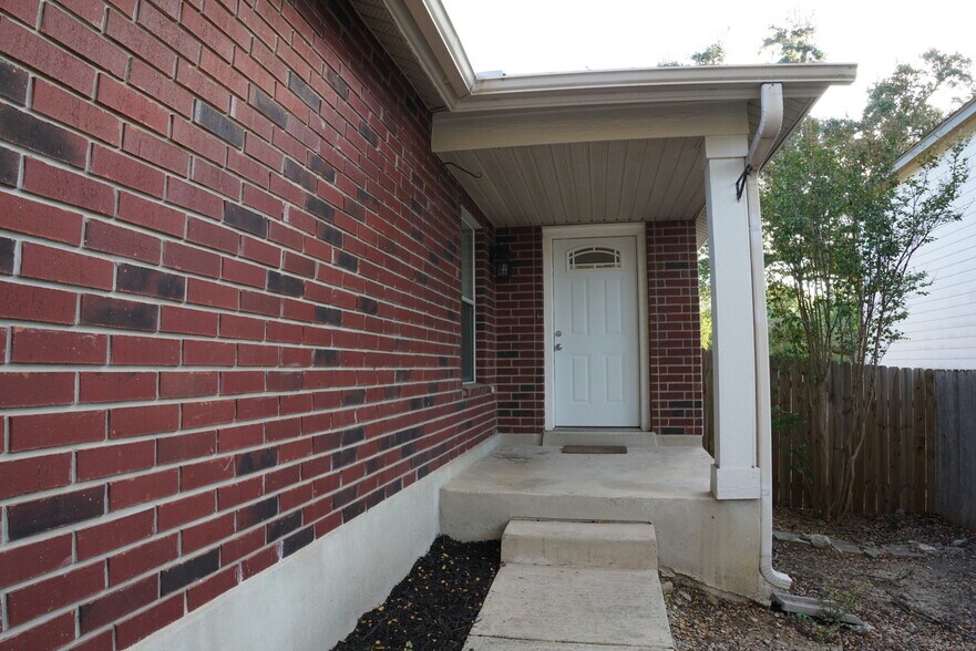 Building Photo - 10022 Sandbrook Hl
