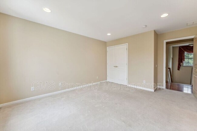 Building Photo - 44 Equestrian Way