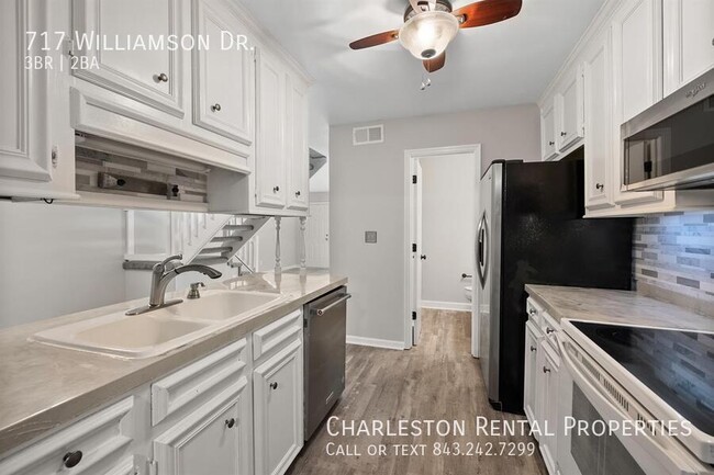 Building Photo - 717 Williamson Dr