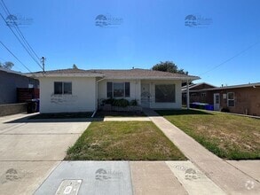 Building Photo - Newly upgraded 3 bd/1.5 bath with fenced yard