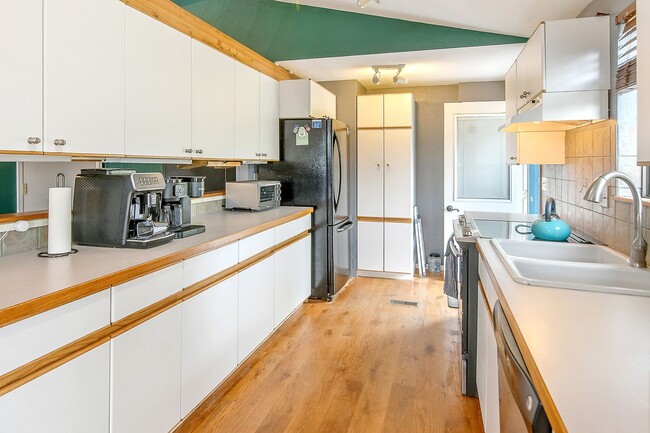 Building Photo - Pets Negotiable, Open Floor Plan and Stora...