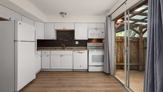Building Photo - 7409 Shadow Hill Dr
