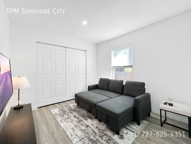 Building Photo - 908 E Cayuga St