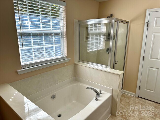 Building Photo - 7946 Mariners Pointe Cir