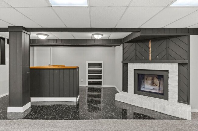 Building Photo - 1560 Estes Dr