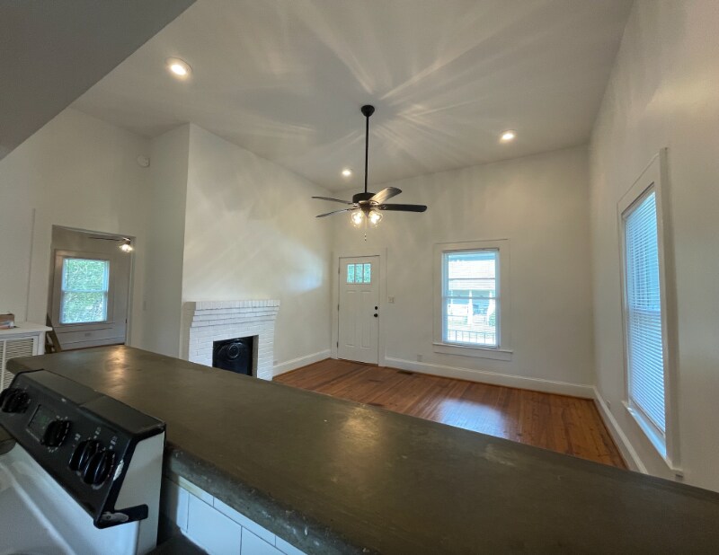 Building Photo - 22 Pelzer St