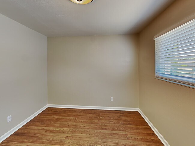 Building Photo - 4525 Brookfield Dr