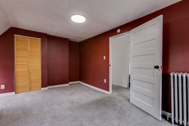 Building Photo - AVAILABLE June 2026 - Beautiful 4 Bedroom, 2 Bath Home w/ Front Porch Swing!