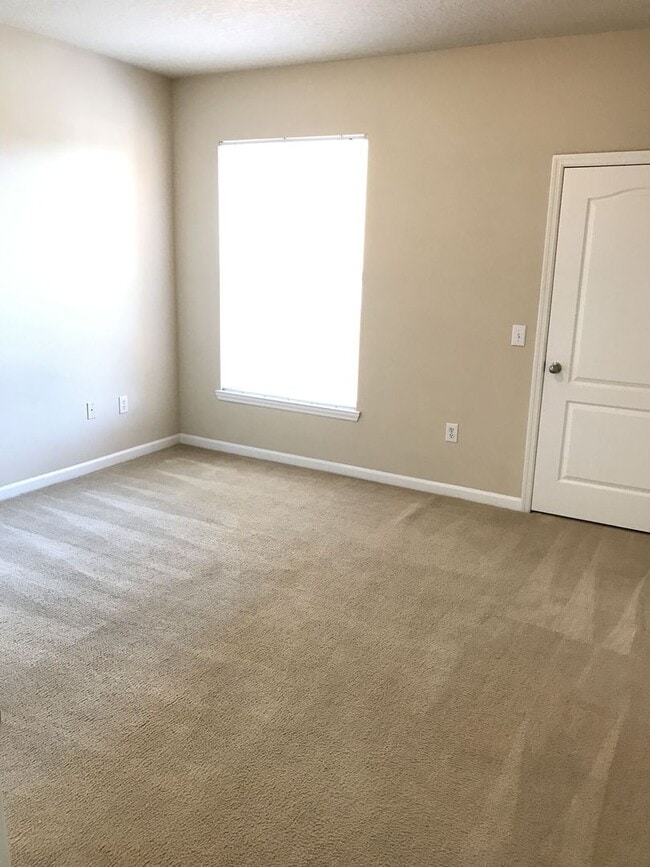 Building Photo - Just Listed!  2/2 Second Floor Unit Located at the Beautiful Mirabella Condominiums