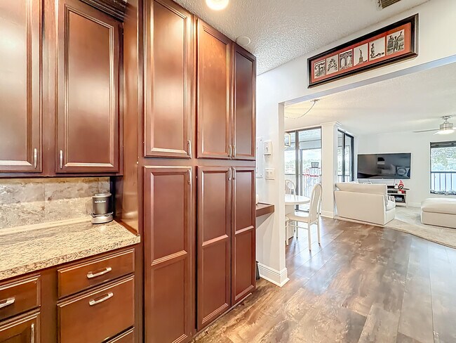 Building Photo - 2846 Carambola Cir S