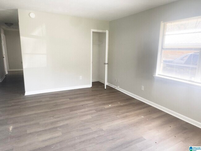 Building Photo - 436 Henry St