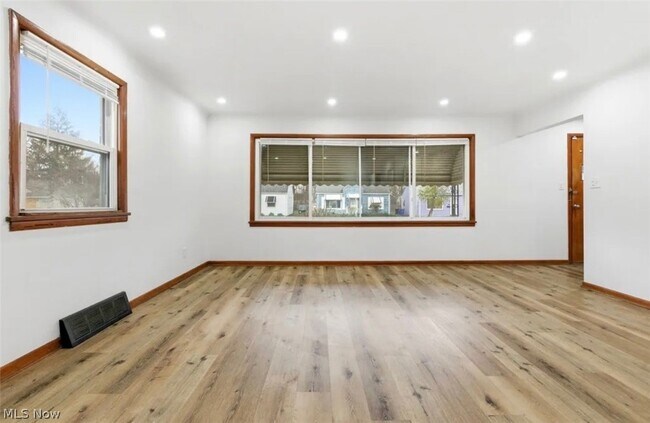 Building Photo - 4422 E 141st St