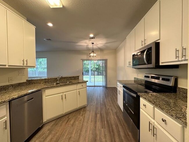 Building Photo - 31 White Heron Dr