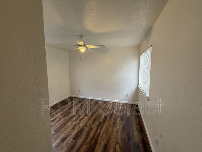Building Photo - 8012 Parkgate Way