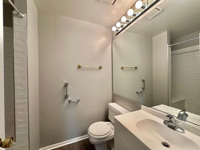 Building Photo - 2 bedroom in Winfield IL 60190
