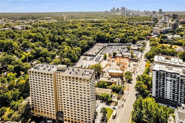 Building Photo - 2479 Peachtree Rd