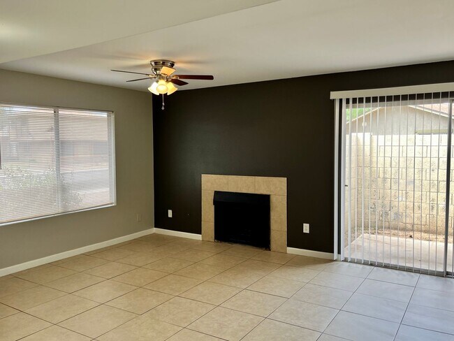 Building Photo - 3bd 2ba Townhouse - Recently Remodel!