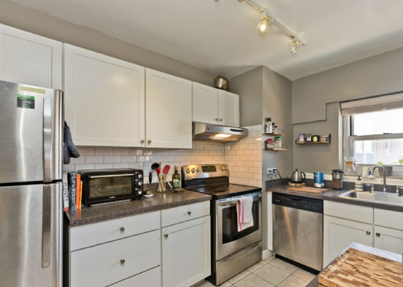 Building Photo - 4960 N Marine Dr