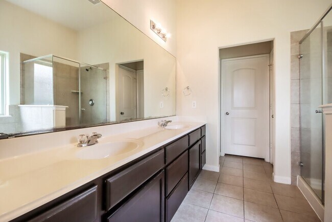 Building Photo - 3014 Rose Trace Dr