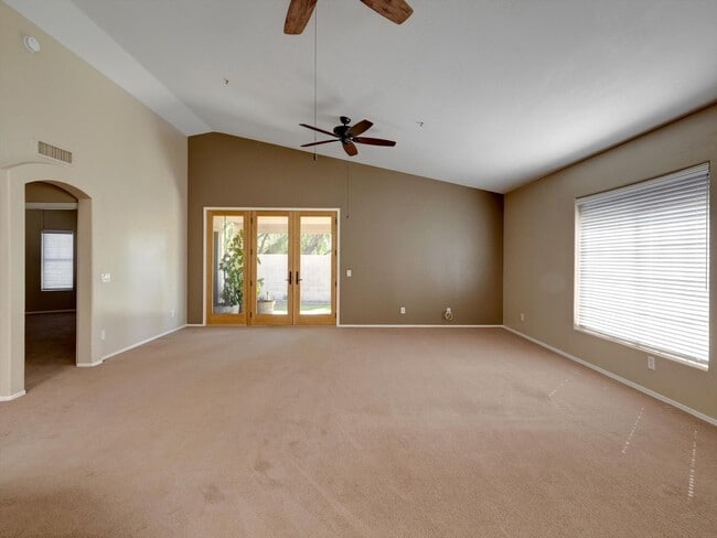 Building Photo - 3 bd 2 bth 2120 sq ft in stonehaven in sco...