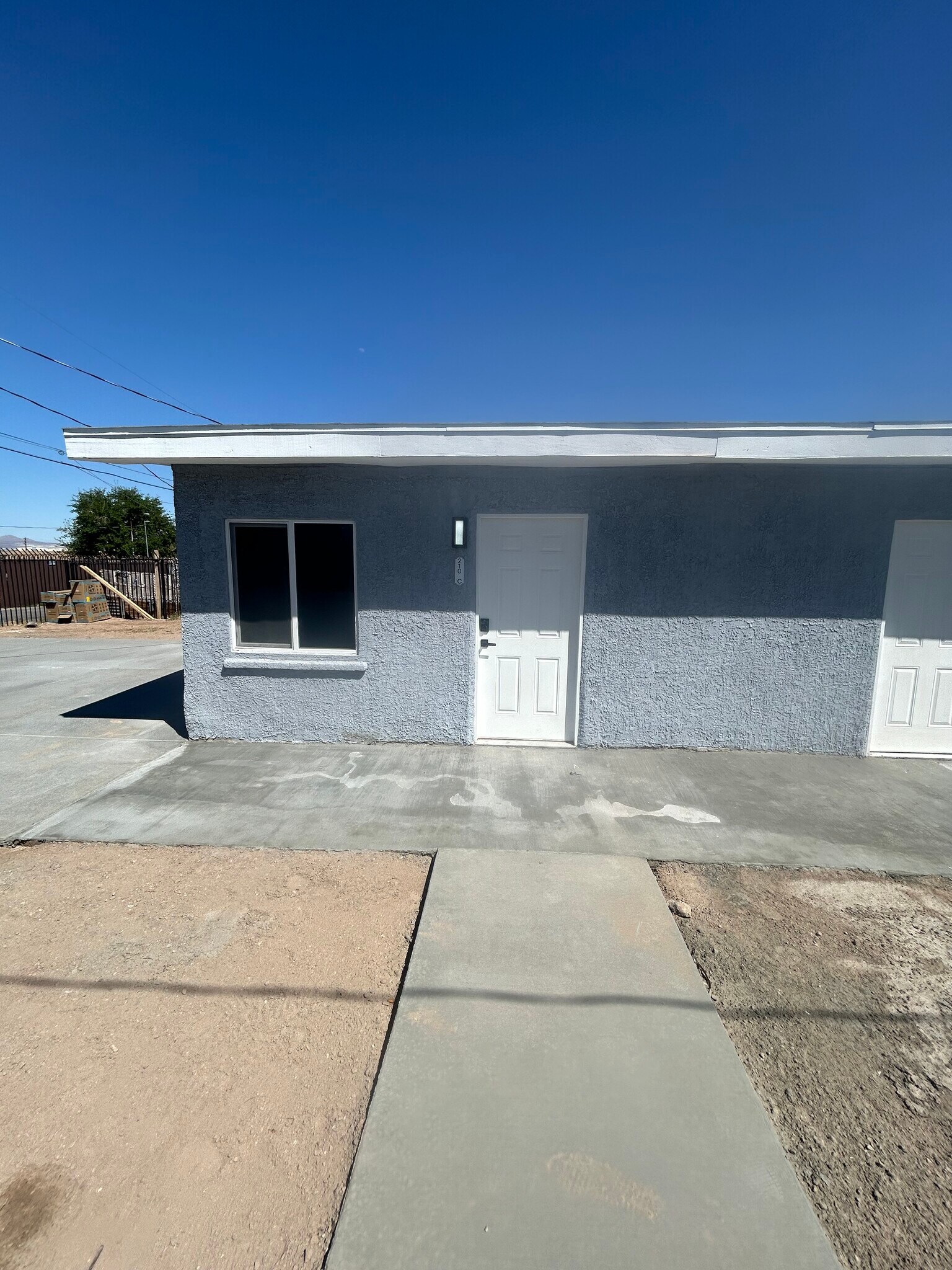 Unit A - 210 W Monroe Ave