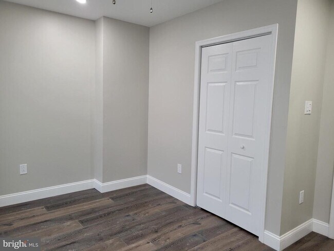 Building Photo - 1514 S 27th St