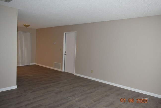 Building Photo - PER624