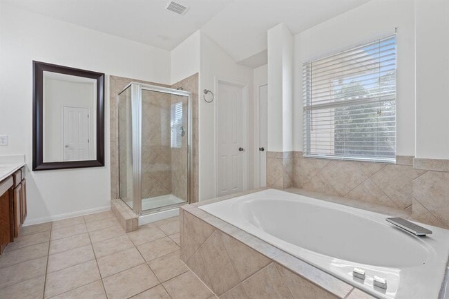 Building Photo - 13202 Fawn Valley Dr